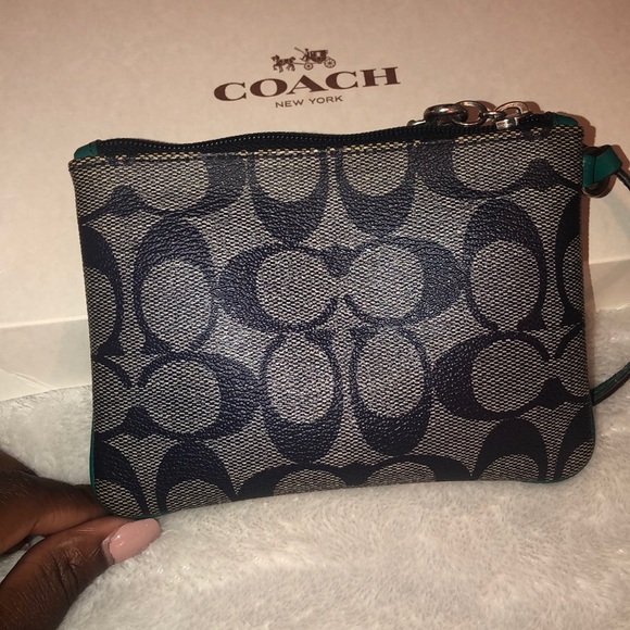 COACH - Picture 3 of 5